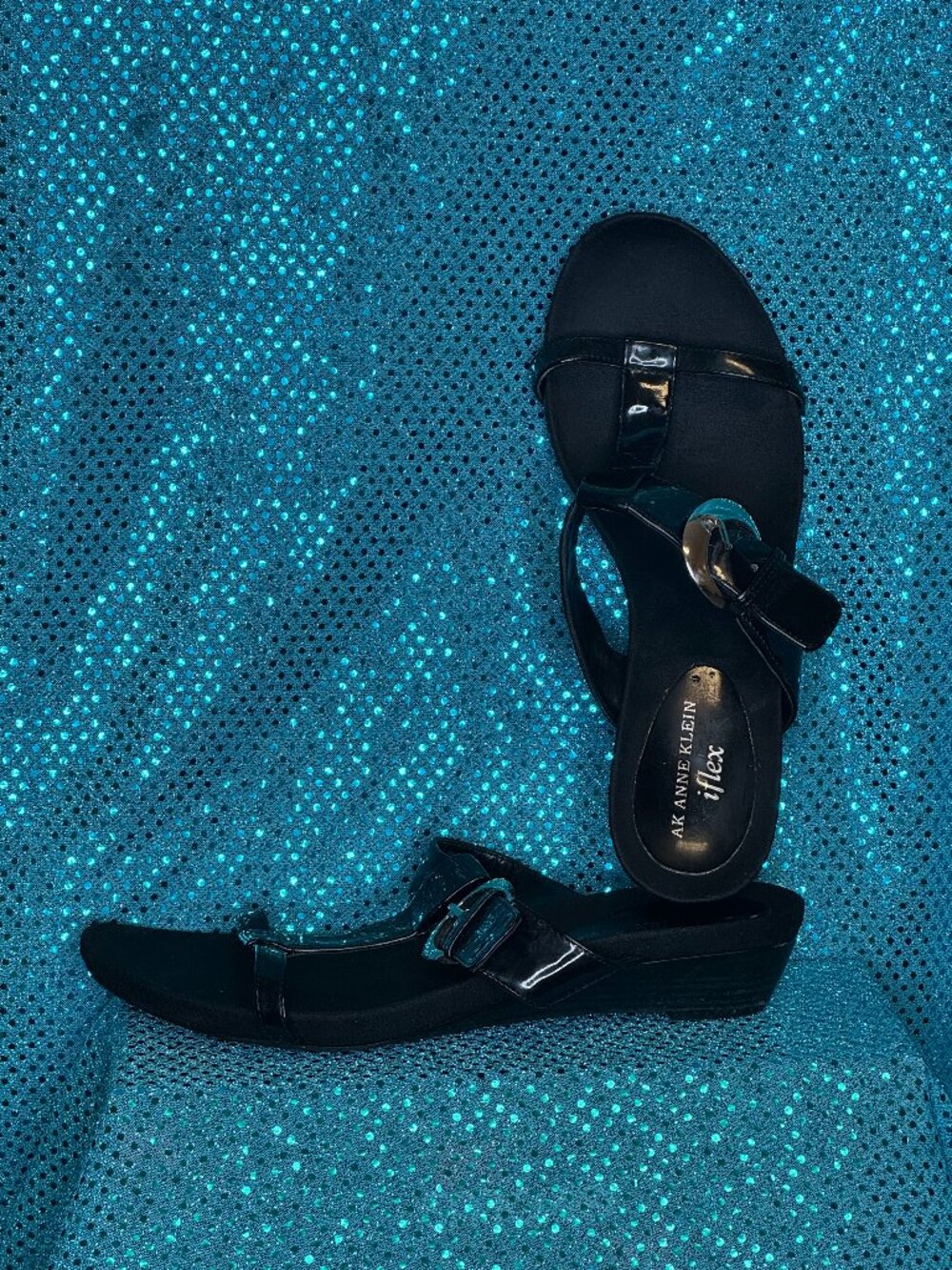 ANNE KLEIN BLACK PATENT LEATHER iFLEX SANDALS